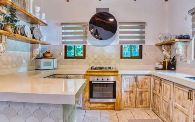 Casa Bonita - 5BR With Pool Walk to Beach