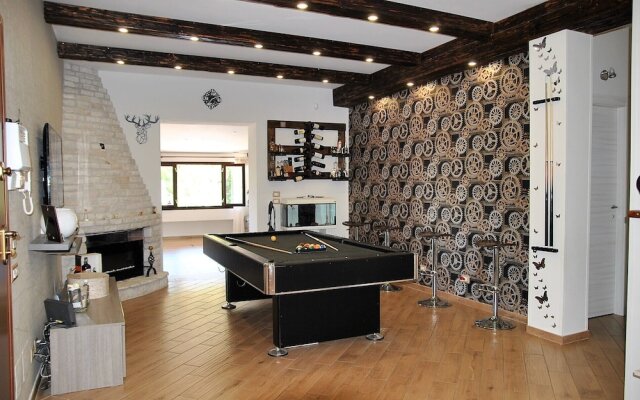 Villa Giselda With Private Pool and Outdoor Whirpool