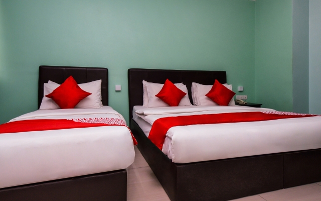 OYO 499 Comfort Hotel Sentul