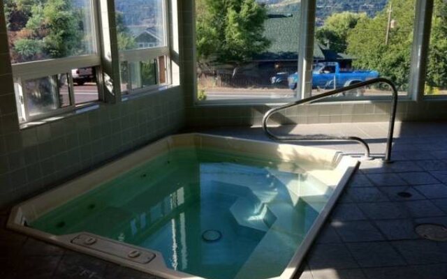 Riverview Lodge