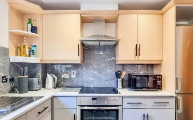 Great Stunning Two Bedroom Apartment With Balcony