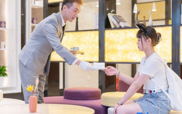 Lavande Hotels (Shihezi） – People – Shihezi