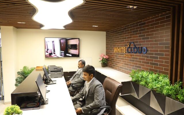 Hotel White Cloud