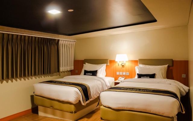 Doulos Phos The Ship Hotel