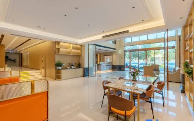 Vienna Hotel (Zhangzhou Jinfeng Industrial Park Business Center)