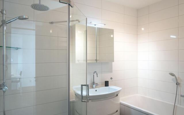 Modern Apartment Near the Beach