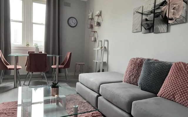 Captivating 2-bed Apartment in Kirkcaldy