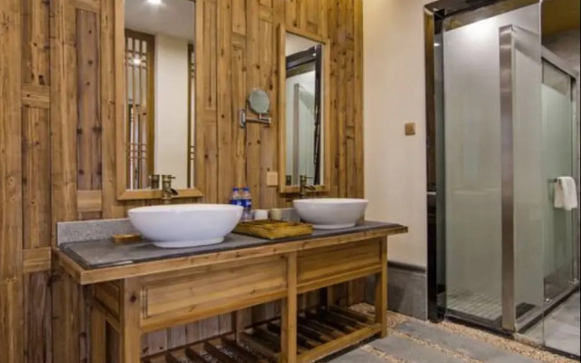 Wuyishan Old Street Hill Lodge