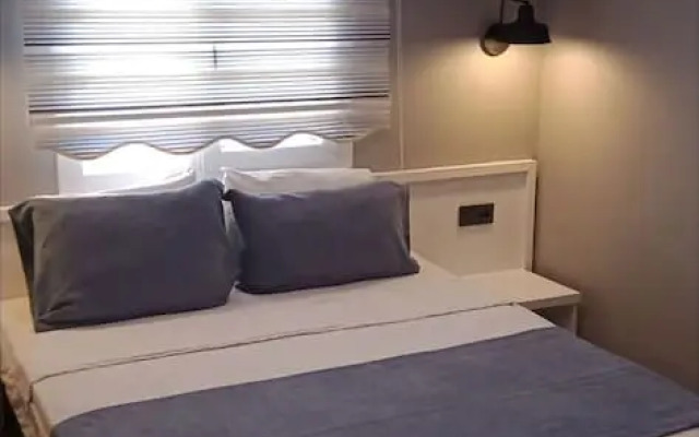 Room in House - 2 Bedroom House Ladies Beach