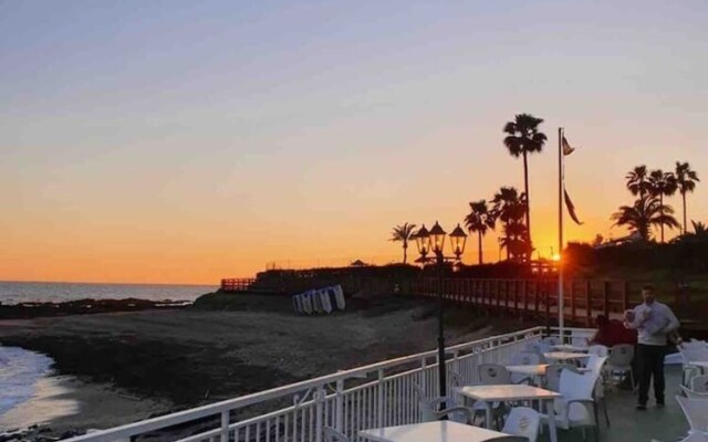 Modern Studio Apartment, Sea and Garden Views