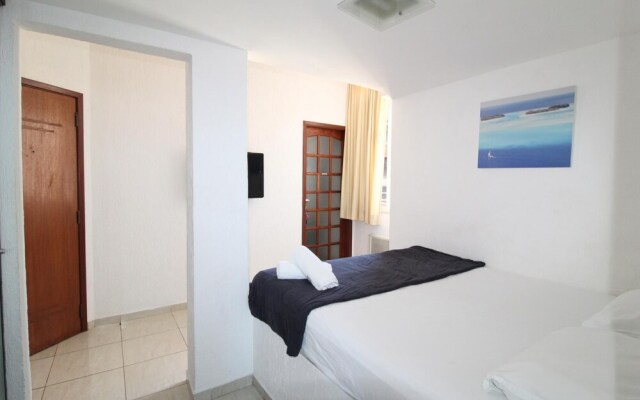Pineapples F27 Copacabana Penthouse and Pool