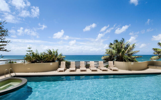 Clubb Coolum Beach Resort