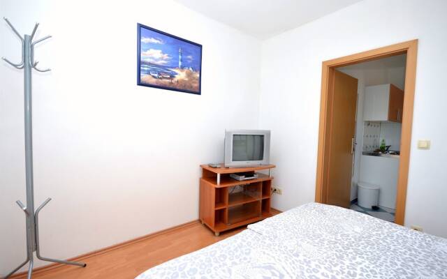 Apartments and Rooms Mare