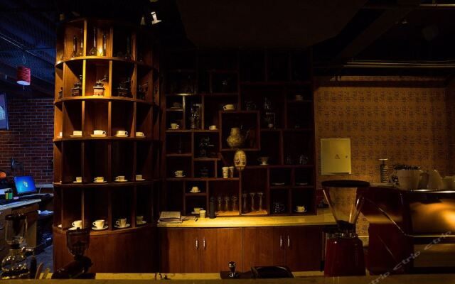 James Joyce Coffetel (Chengdu Wuhou Overpass Subway station)