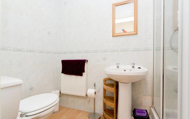 Bright Spacious Studio 5 Mins Walk to the Beach!