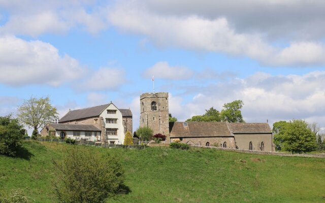 Quakerfield Lodge