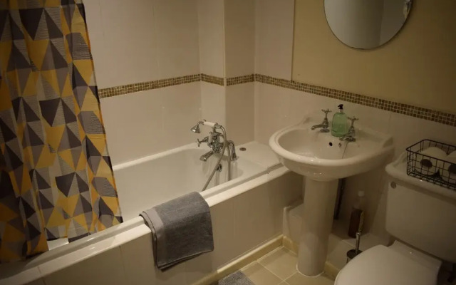 Comfortable Apartment Parking Included City Centre Proximity