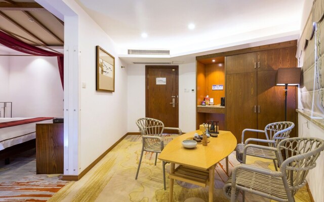 Longmen Impression Hotel