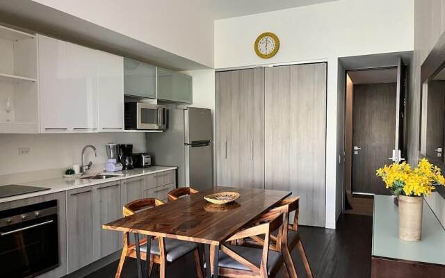 BEE Suites Santa Ana