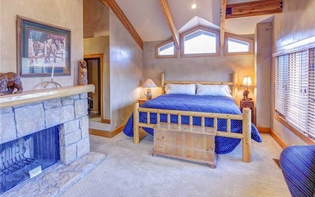 Silverbird 30 3 Bedroom Condo