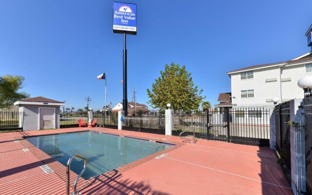 Americas Best Value Inn & Suites Winnie