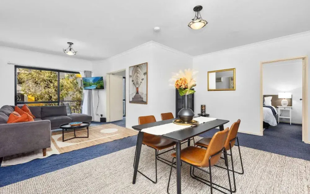 Oversized East Perth 2BR Pool Gym Parking
