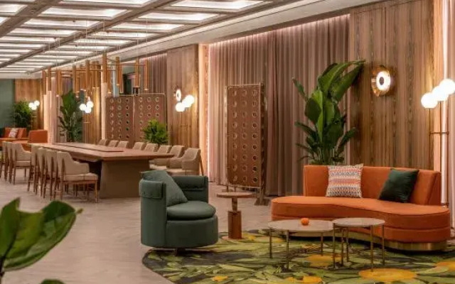 Orange hotel
