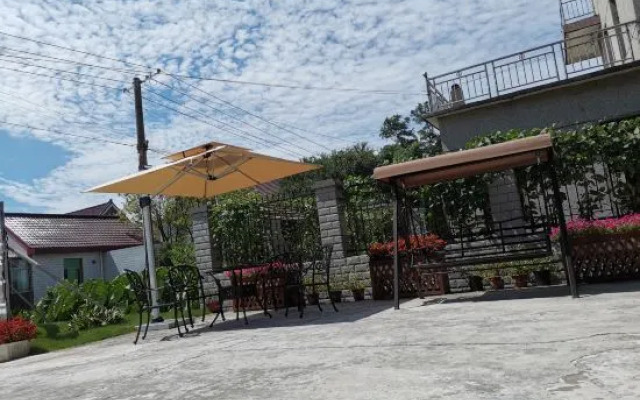 Huangjiaxiaoyuan B & B