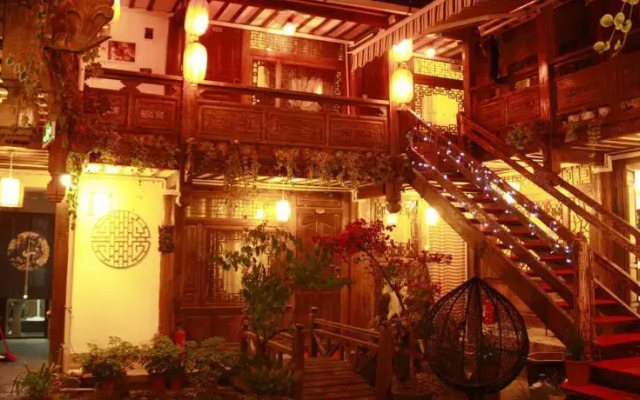 Lijiang Spring Holiday Scene Inn
