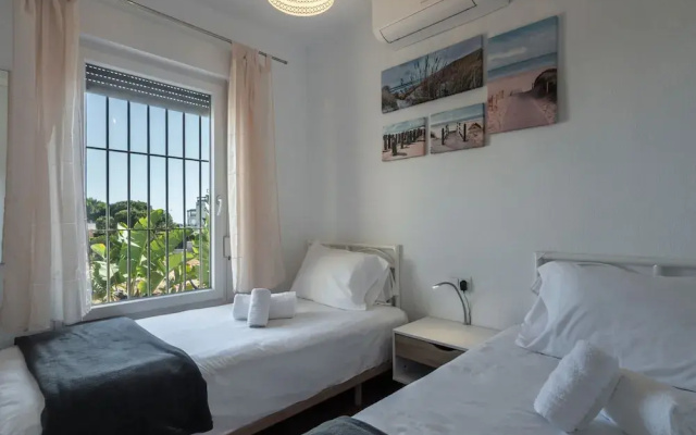 Spacious Chalet Close to the Beach