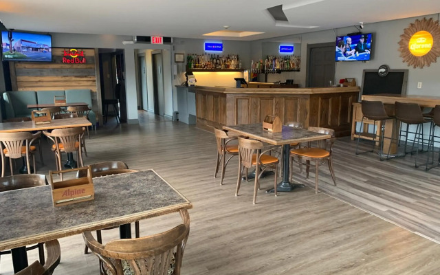 Stonehouse Motel and Restaurant