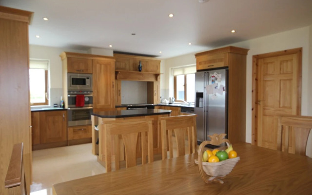 King's House, Cleggan