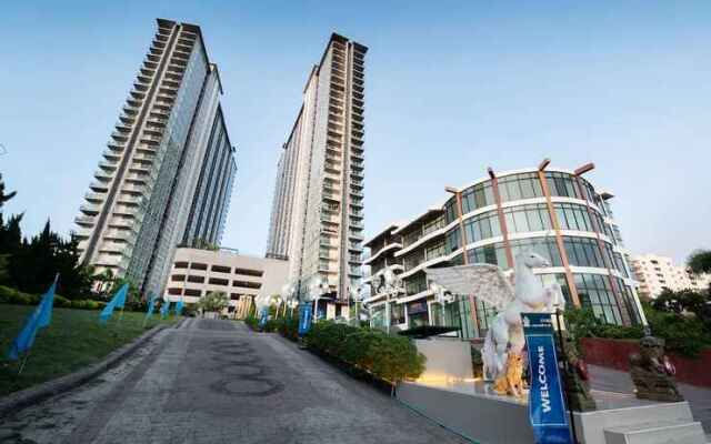 The Grand Jomtien by Favstay