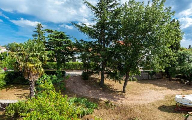 Cosy Apartment in Malinska With Barbecue