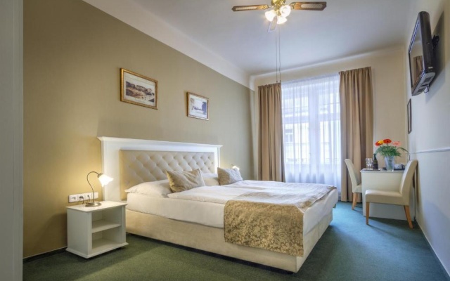 Double room (full double bed) (bed type is subject to availability)