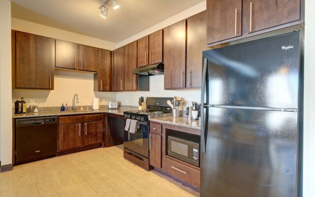 Milwaukee Beautiful Family 2BD 2BA Downtown Apartment