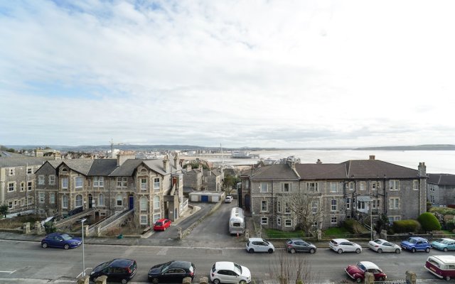 Stunning 2-bed Apartment in Weston-super-mare