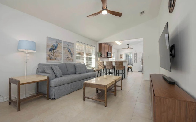 Golf Cart & Private Pool!