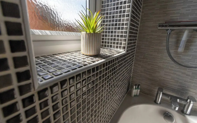 Hampton 3-bedroom Luxury Escape With Parking