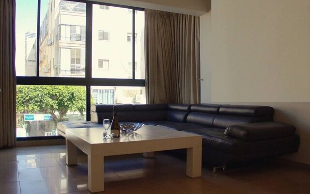 TLV Apartment 77