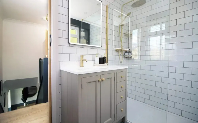 Stylish 3 Bed Home In Bath - Private Parking Wifi