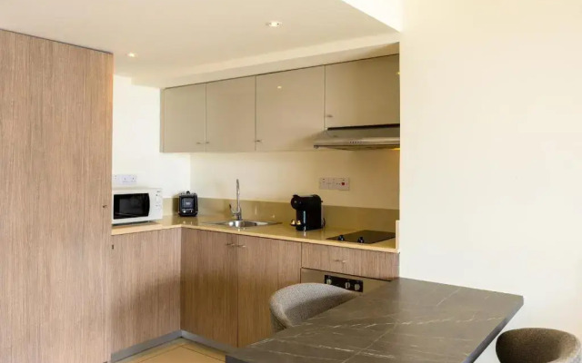 Melpo Antia Hotel & Suites