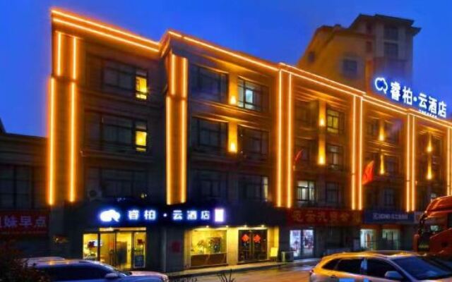 Tongbai Yun Hotel (Huaibei Caoxi Economic Development Zone Branch)