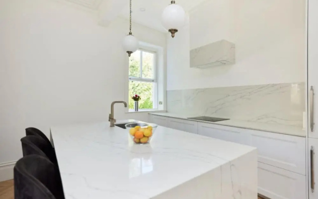 The Crystal Palace Wonder - Lovely 2bdr Flat With Parking