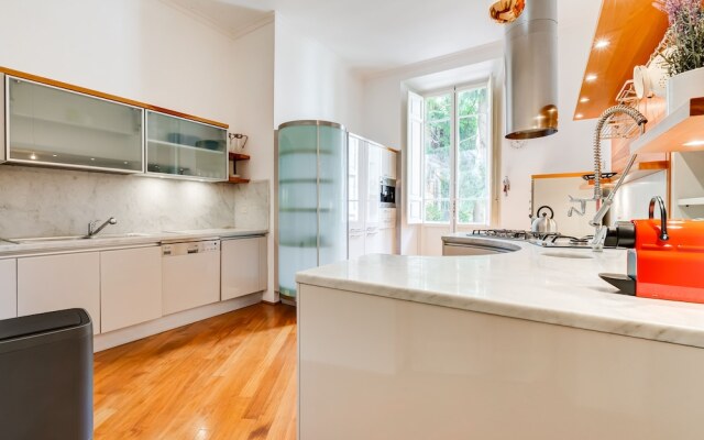 Luxury apartment in the center of Rome