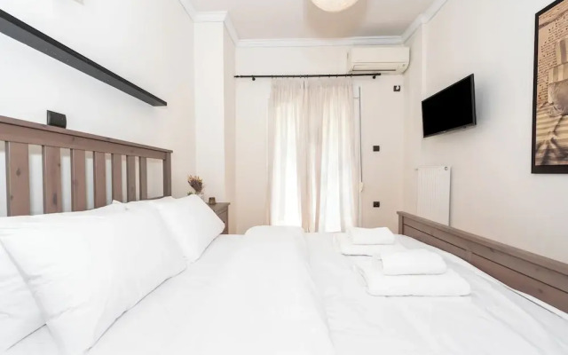 Modern Apartment in Thiseio with Balcony