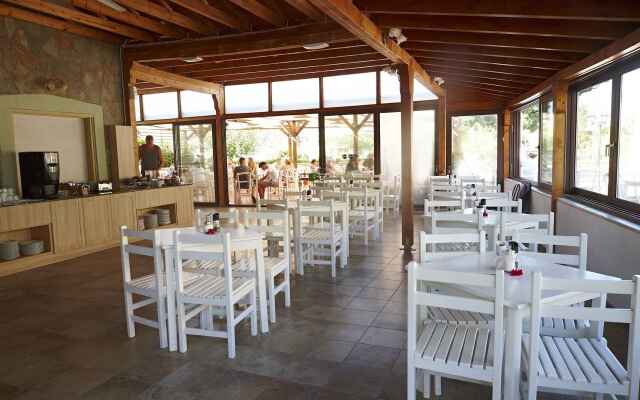 Eleaterra Hotel