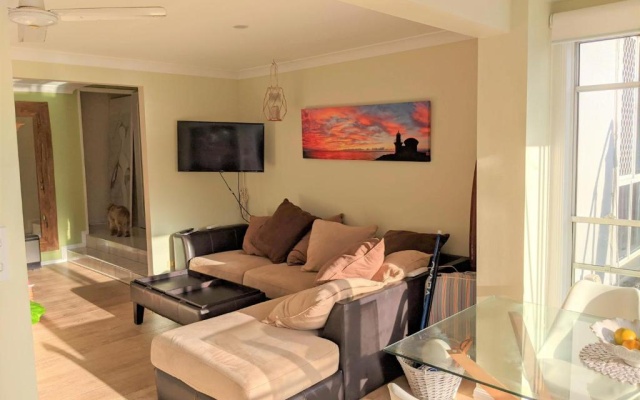 Phoenix Oasis, Family and Pet Friendly Apartment with Pool – Guest Rooms – Port Macquarie