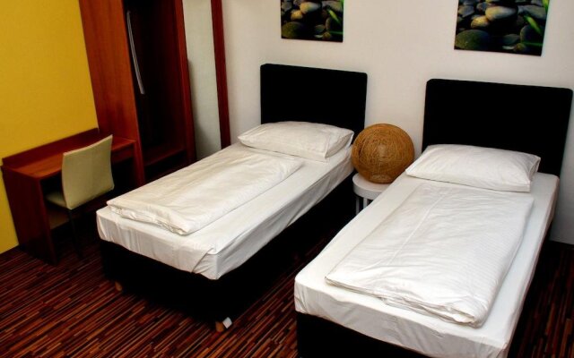 Early Bird Hotel