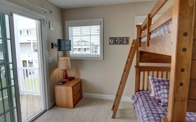 Welcome  4 Bedroom Home by RedAwning